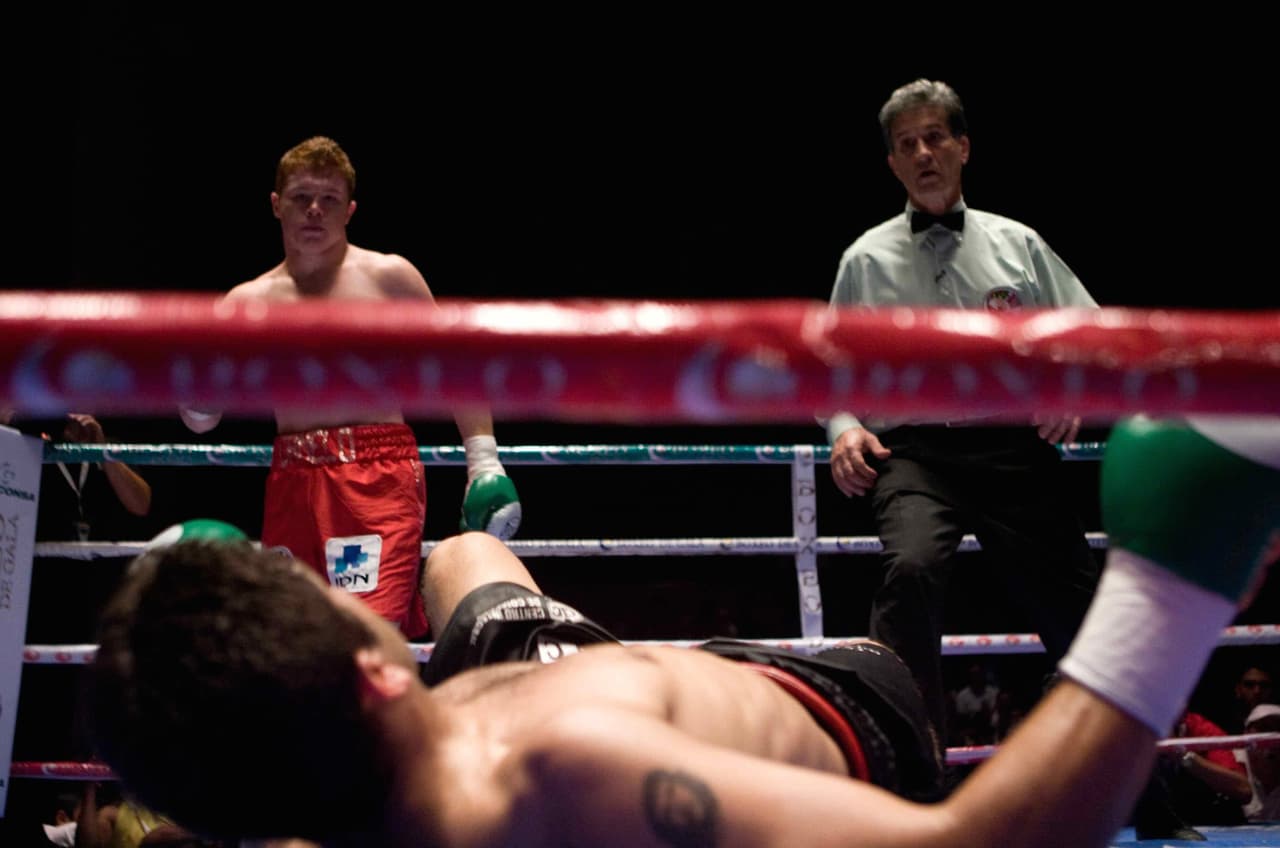 Con apenas 19 años, Álvarez sorprendió con su agresividad y convicción para dejar atrás a rivales y mostrarse poderoso en el ring.