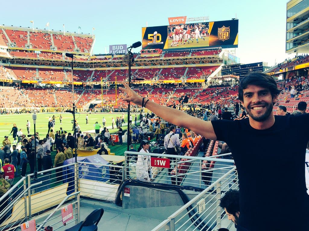 Kaká se unió a la fiesta durante el Super Bowl 50 en Santa Clara
