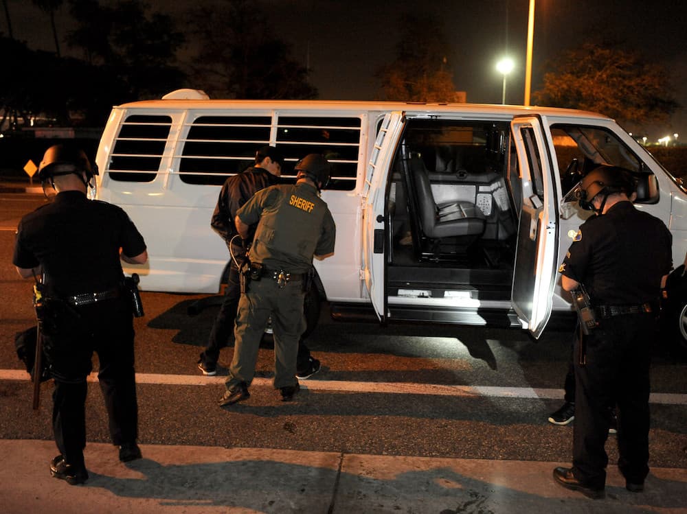 La policía arrestó al menos a veinte personas en los altercados callejeros