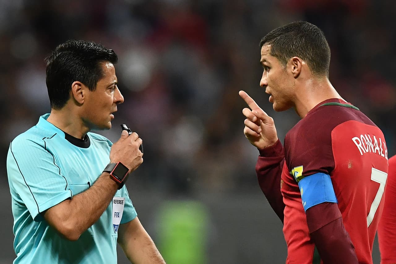 Chile se hizo dueño del balón y se empezó a ver a un Cristiano Ronaldo impotente, discutiendo con el árbitro y demás actitudes fuera de su talento.