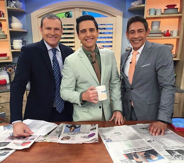 Los chicos más guapos de la casita te dan la bienvenida. (4 de febrero, 2016)