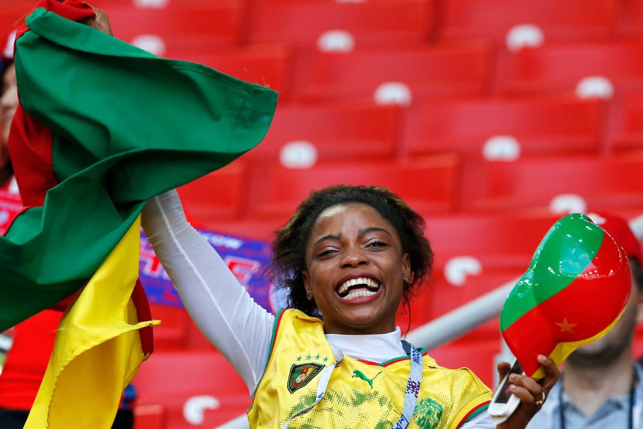 Ella, quizás, fue la aficionado de camerún más alegre de toda la jornada.