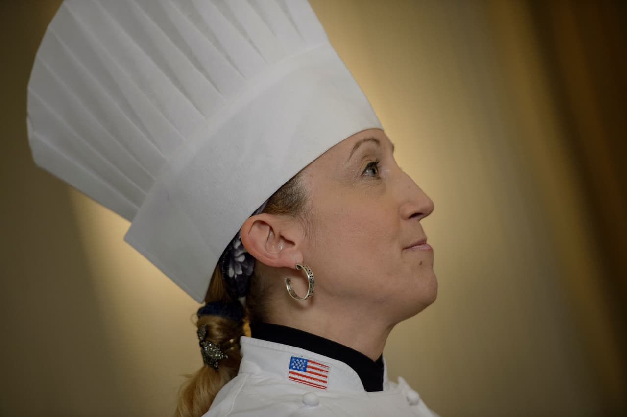 Susan Morrison es la chef ejecutiva de repostería de la Casa Blanca desde noviembre del 2014, la séptima persona y primera mujer con este cargo. Ella se encarga de crear y ejecutar los menús dulces del día a día, eventos sociales y cenas de estado.