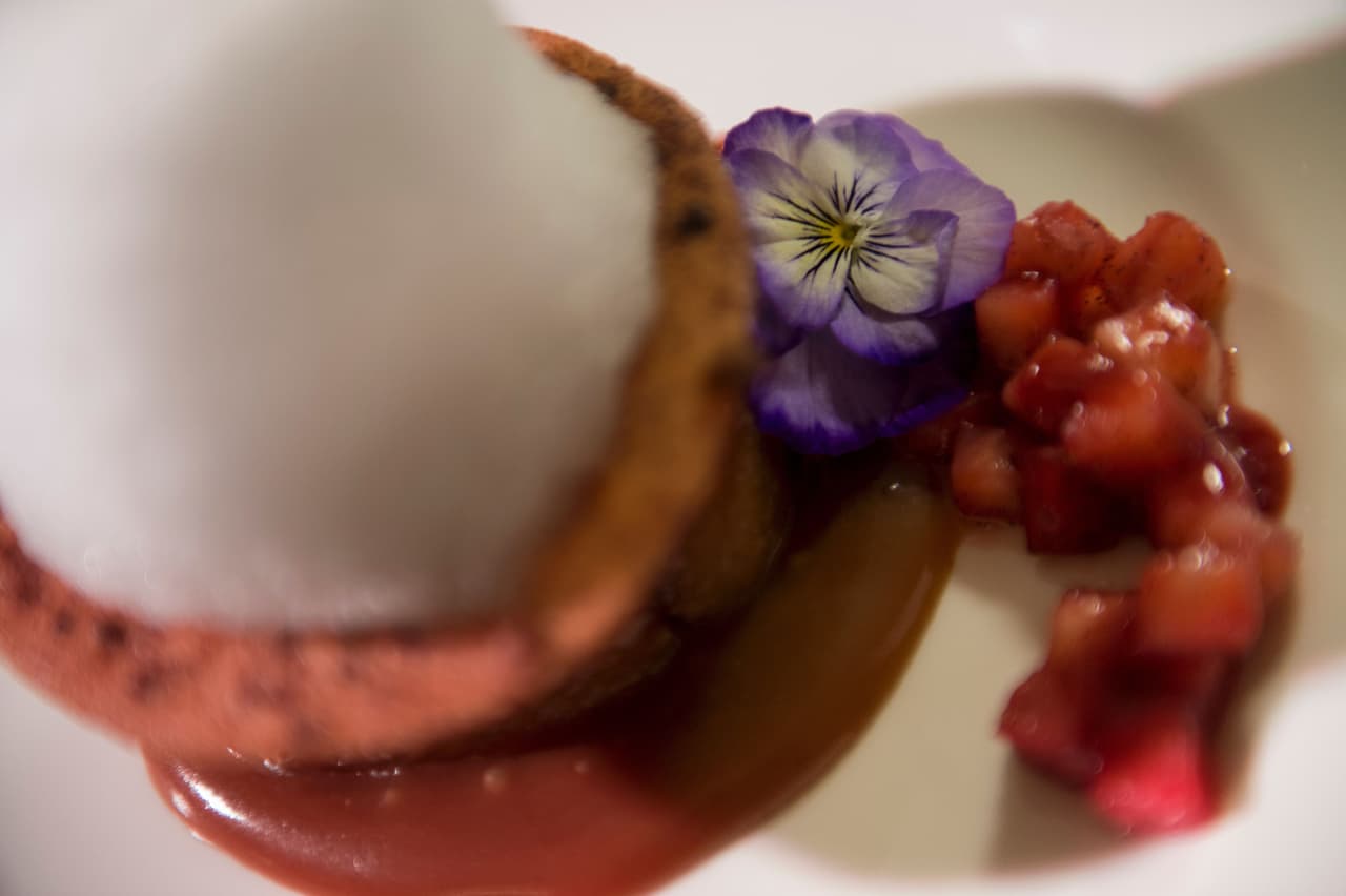 Para el postre, Morrison presenta este pastel de maple y nuez pecana,