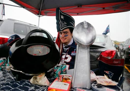 Por supuesto que no podían faltar las clásicas parrilladas en los alrededores del Guillette Stadium, casa de los campeones defensores, los Patriots.