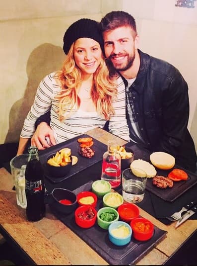 Shakira y Piqué se conocieron en Madrid y, de acuerdo al futbolista, se reencontraron en el mundial de Sudáfrica para no volver a separarse.