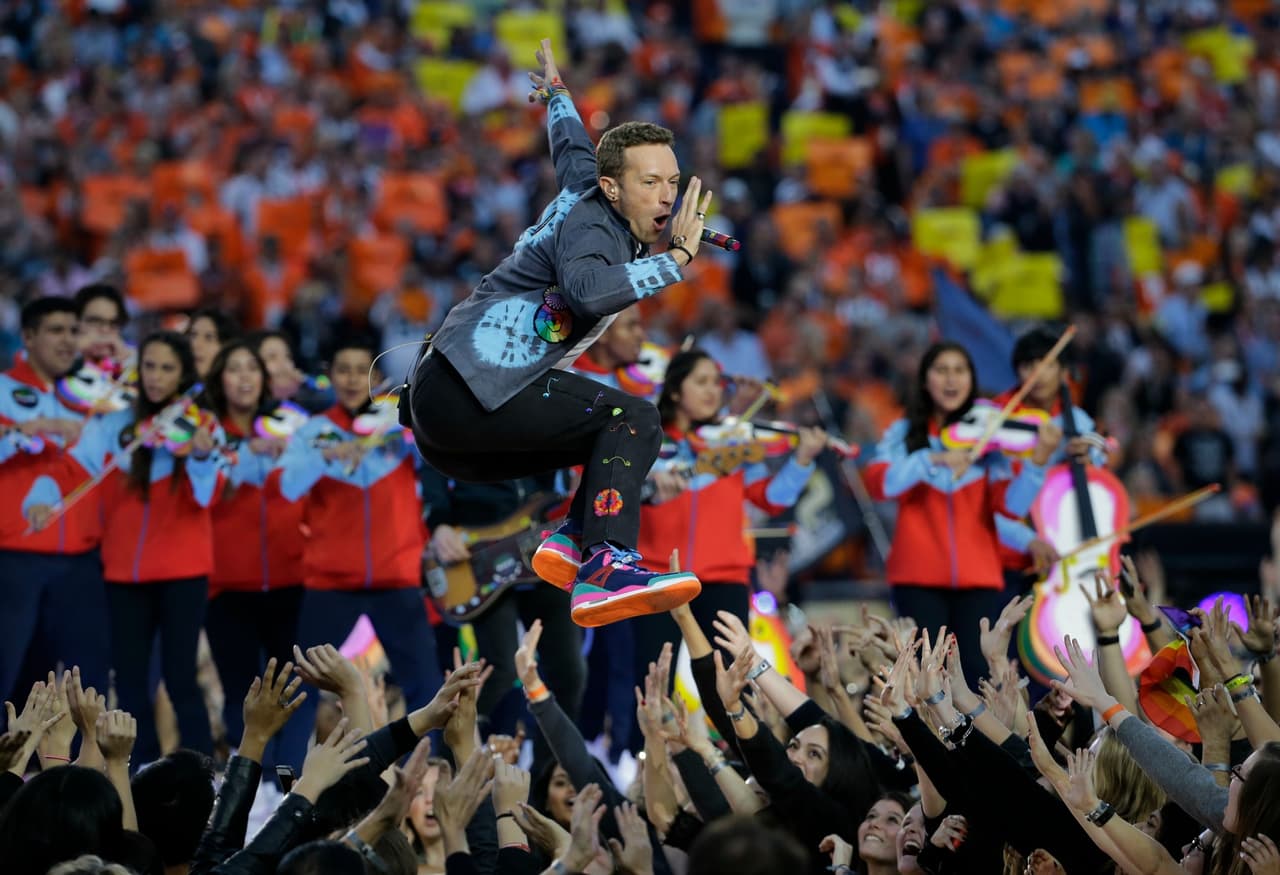 Disfruta de más imágenes del Medio tiempo del Super Bowl 50.