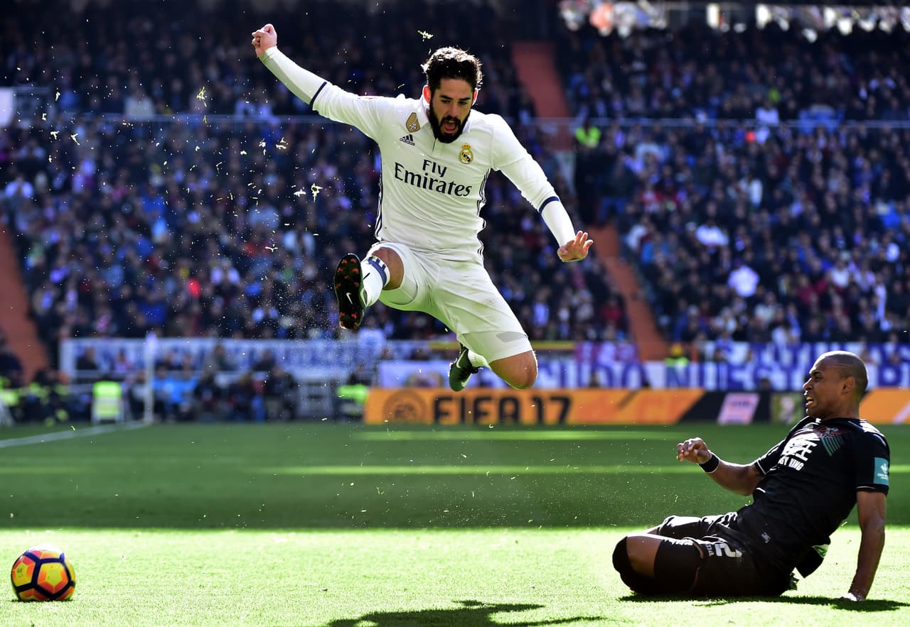 Real Madrid disfrutó del partido más cómodo de la temporada en el Santiago Bernabéu, vapuleó a un Granada derrotado desde el inicio (5-0) y sin argumentos para plantar cara al líder, que prolonga su estado de gracia e iguala el récord del Barcelona de Luis Enrique: 39 partidos consecutivos sin perder.