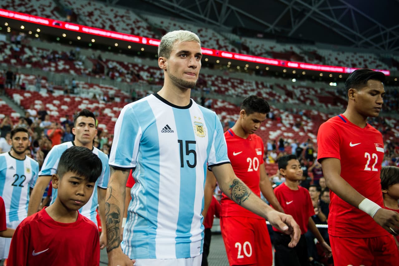 Es un defensa central de garantías que hizo todo el proceso de selecciones menores argentinas.