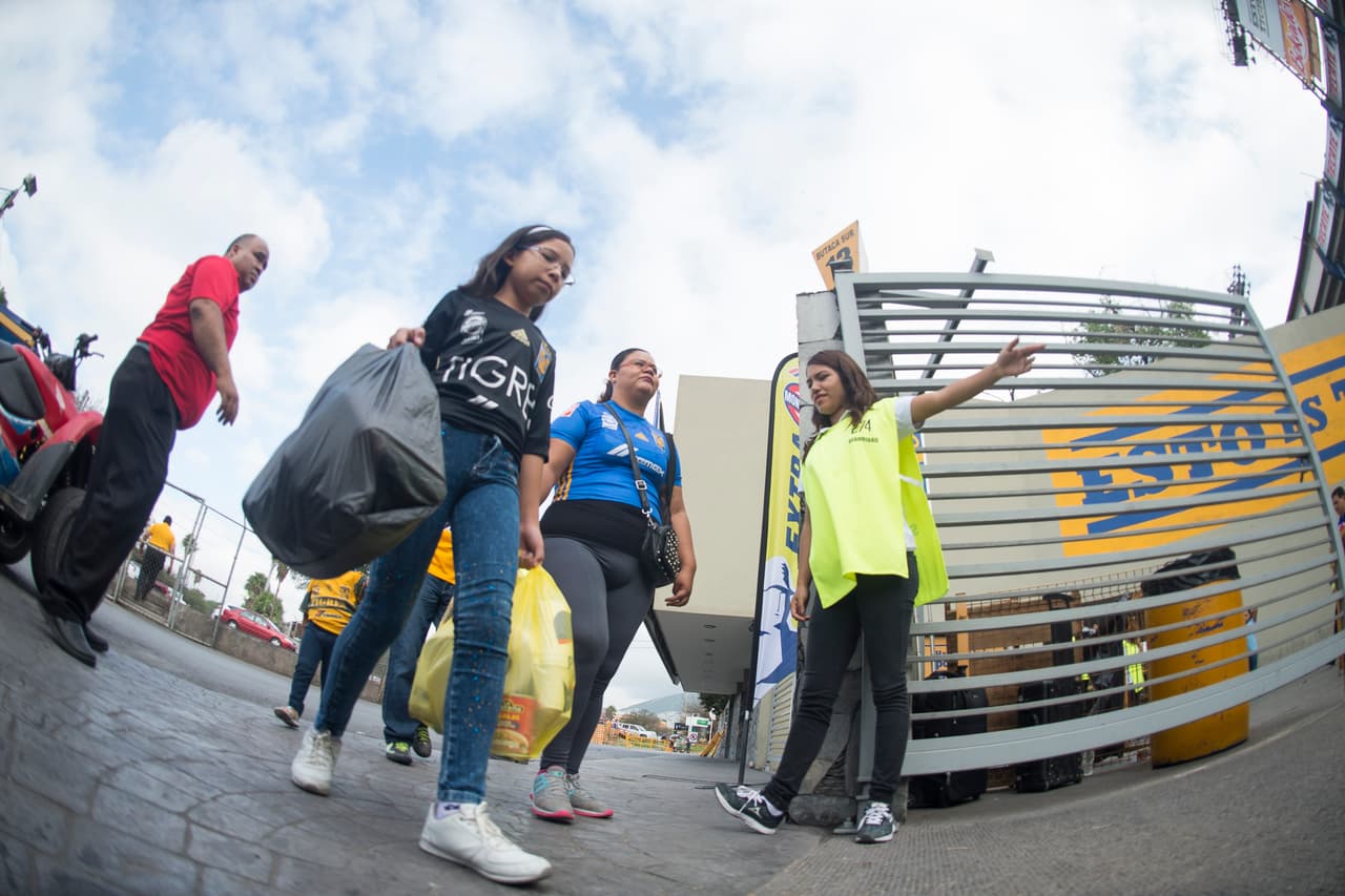 Los mexicanos han mostrado su mejor cara, la de la solidaridad, en medio de la tragedia.