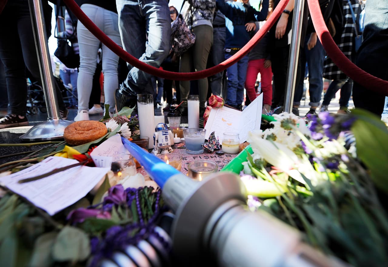 Este sábado las autoridades limitaron el acceso a la estrella improvisada de Carrie Fisher.