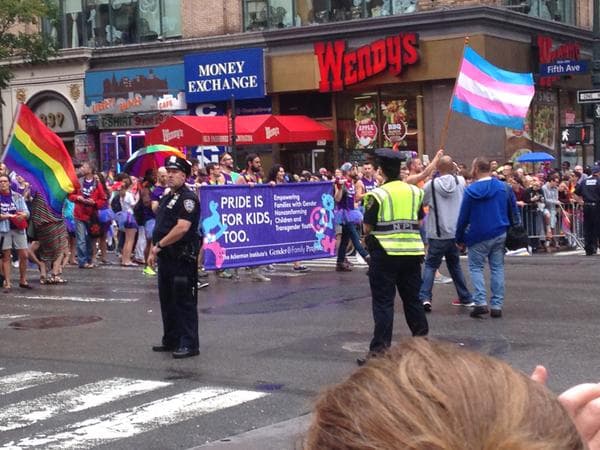 Miles celebran el Día del Orgullo Gay en NY