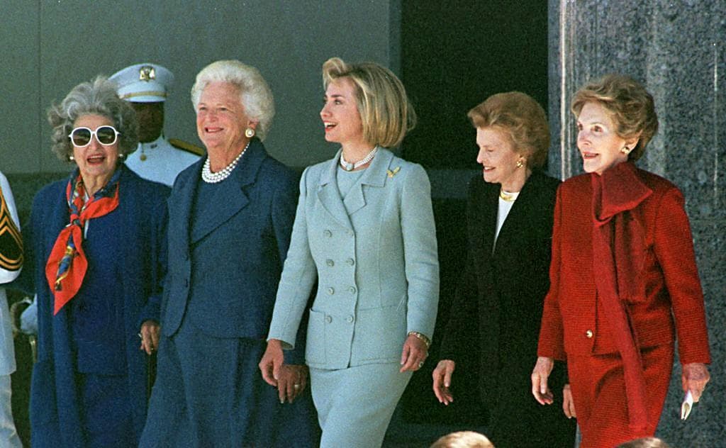 Hillary Clinton, Lady Bird Johnson, Barbara Bush, Betty Ford, y Nancy Reagan.