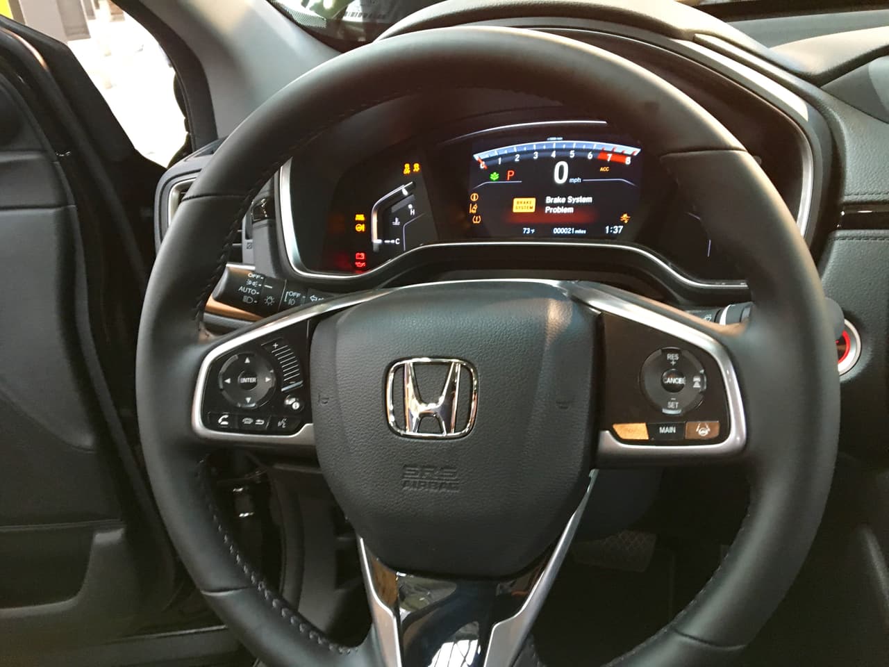 El volante multifunción muestra controles similares a los que conseguimos en la actual generación del Honda Civic.