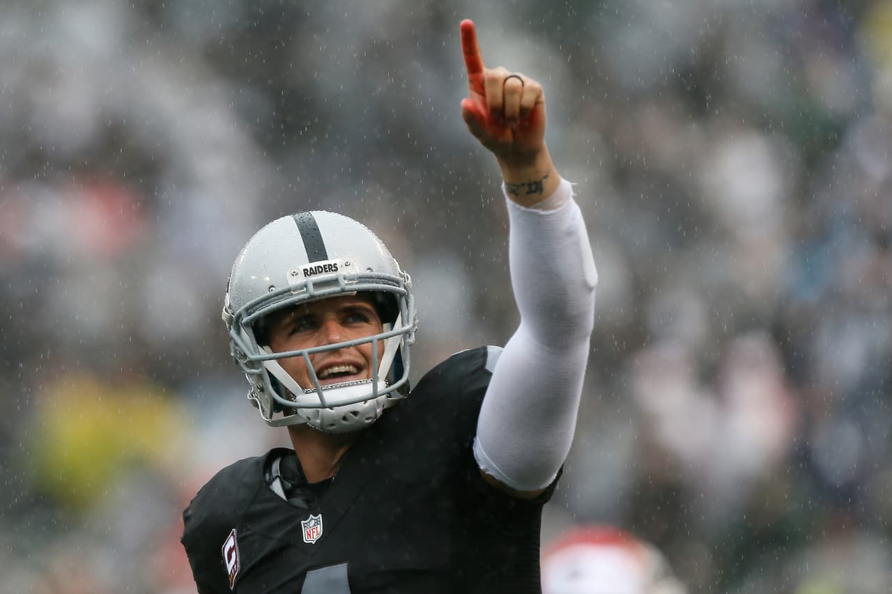 OAKLAND, CA - OCTOBER 16: Derek Carr #4 of the Oakland Raiders celebrates after a three-yard touchdown pass to Andre Holmes #18 during their NFL game against the Kansas City Chiefs at Oakland-Alameda County Coliseum on October 16, 2016 in Oakland, California. (Photo by Brian Bahr/Getty Images)