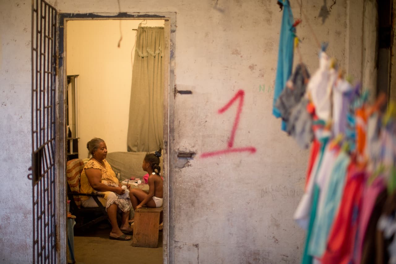 Ludis Cevallos es quien lleva más tiempo viviendo en Coco Solo. Y es de las pocas residentes que vio desde su ventana cómo tropas estadounidenses invadieron Panamá en 1989.