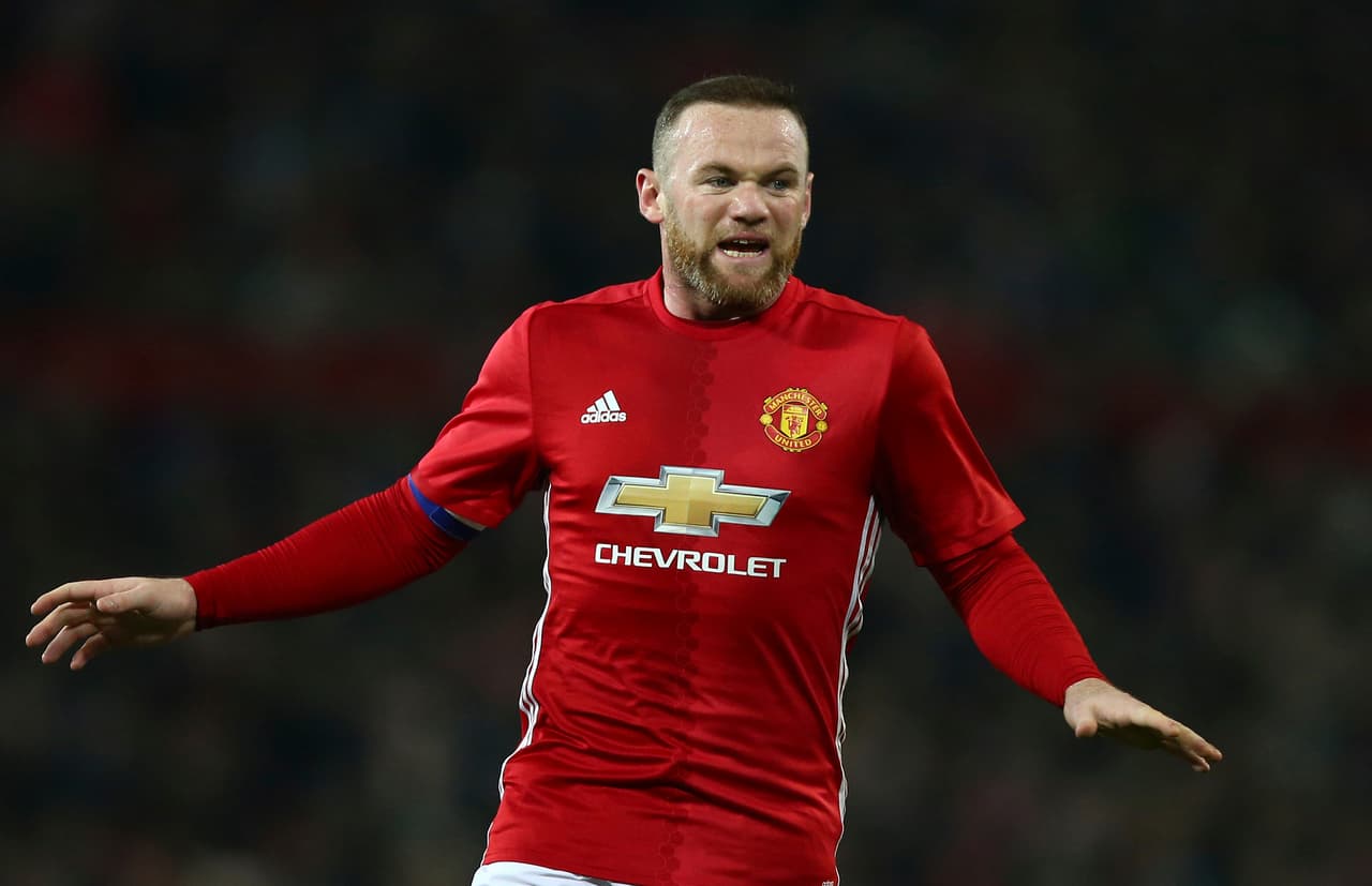 El ídolo del Manchester United, Wayne Rooney, estaría por salir del equipo tras una temporada relegado al banquillo. Su regreso al Everton, de donde surgió como profesional, es una de las opciones más sonadas hoy en día en Inglaterra.