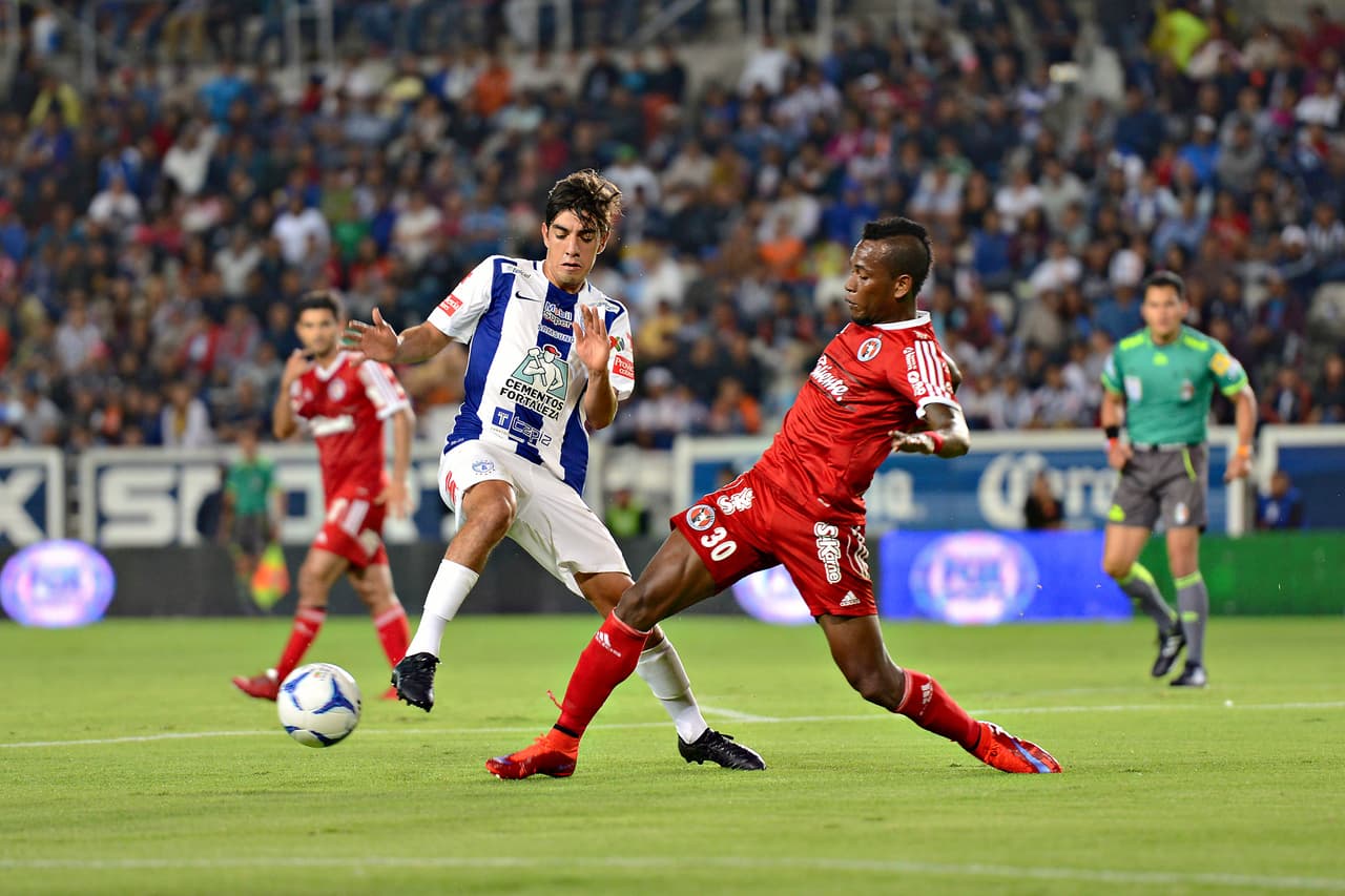 Leiton Jiménez: El colombiano se hizo figura en Veracruz con un semestre de buena defensa y goles para los jarochos, tras ser comprado por los Xolos el cafetalero tuvo un semestre para el olvido en la frontera con un nivel bajo de juego.