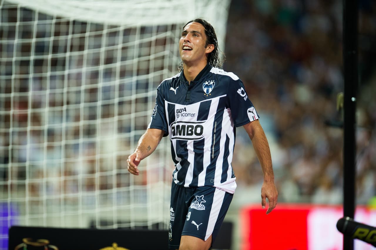 Aldo de Nigris: En Chivas nunca logró encontrar su ritmo y nivel de fútbol, con su regreso a Rayados tanto los regios como los aficionados al fútbol esperaban el resurgir del delantero y siguen esperándolo.