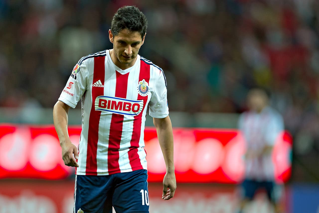 Angel Reyna: El 10 de Chivas va en picada en su carrera profesional en un año 2015 que estuvo marcado por su mala conducta, al grado de ser separado del primer equipo casi todo el Apertura 2015. Sumando los dos torneos el delantero tuvo participación en 12 juegos y anotó sólo 1 gol.