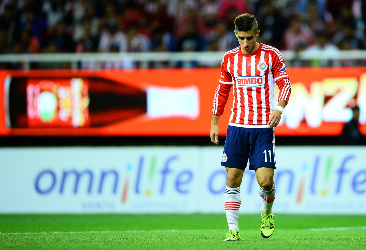 Isaac Brizuela: Otro refuerzo de Chivas que ha quedado a deber en la cancha. El volante-extremo llegó como una promesa de revolucionar la ofensiva rojiblanca y lo ha hecho a cuenta gotas en 28 partidos.