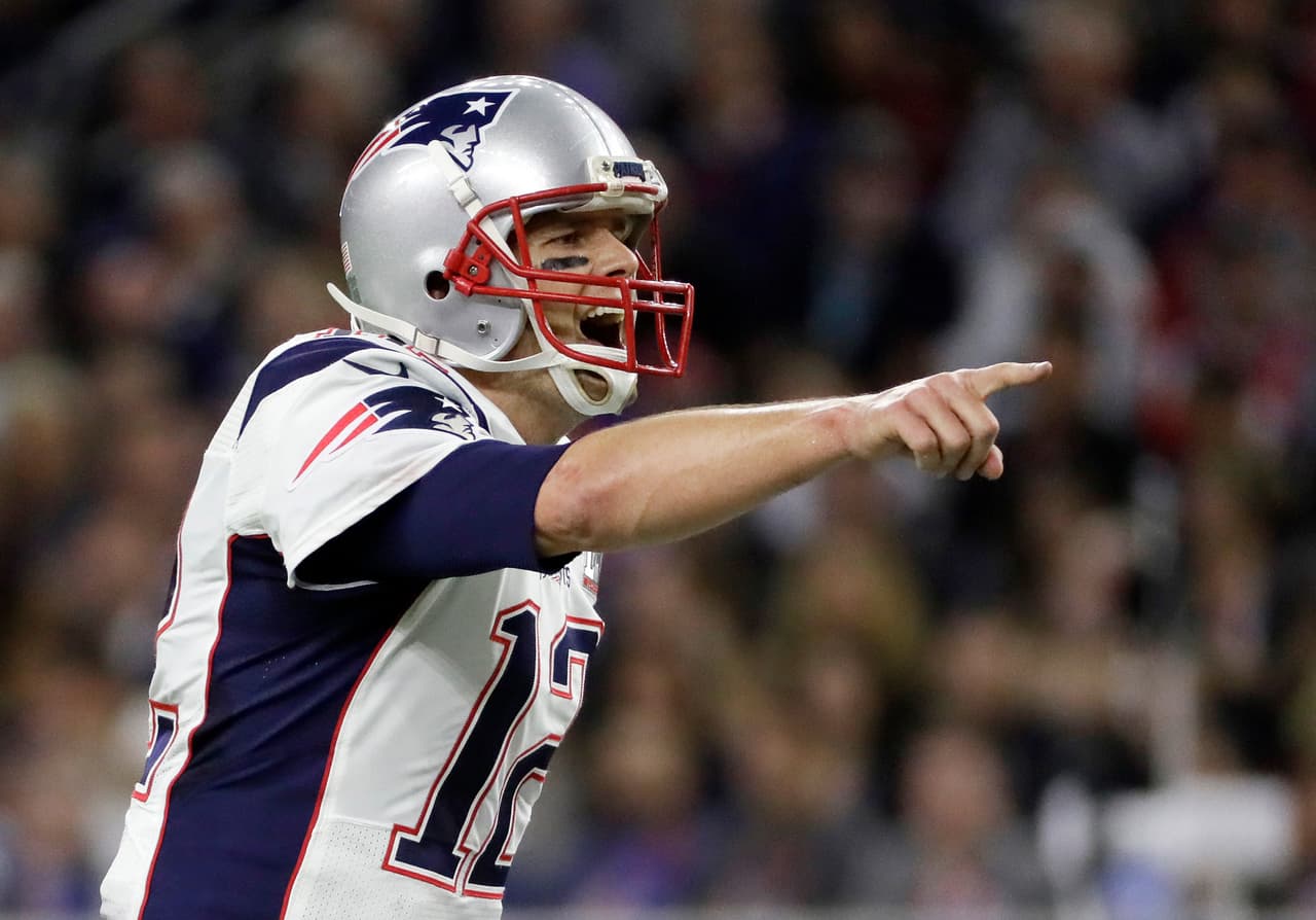 El tercer cuarto no comenzó fácil para New England, pues Atlanta anotó siete puntos más con pase de Matt Ryan para Tevin Coleman que puso el marcador 28-3 sobre los Patriots.