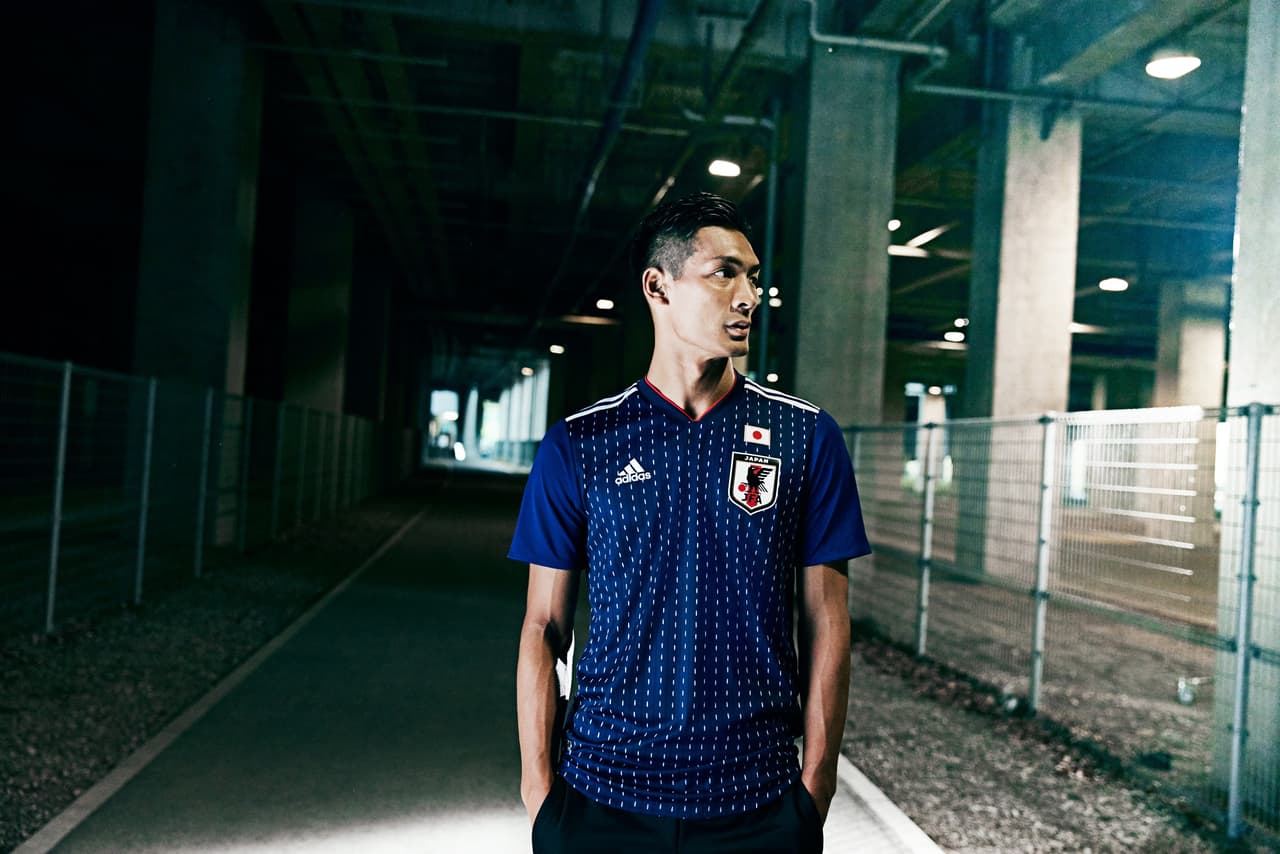 Además, cuenta con la implementación del nuevo escudo de la federación de fútbol de ese país, el cual fue rediseñado en los últimos meses.