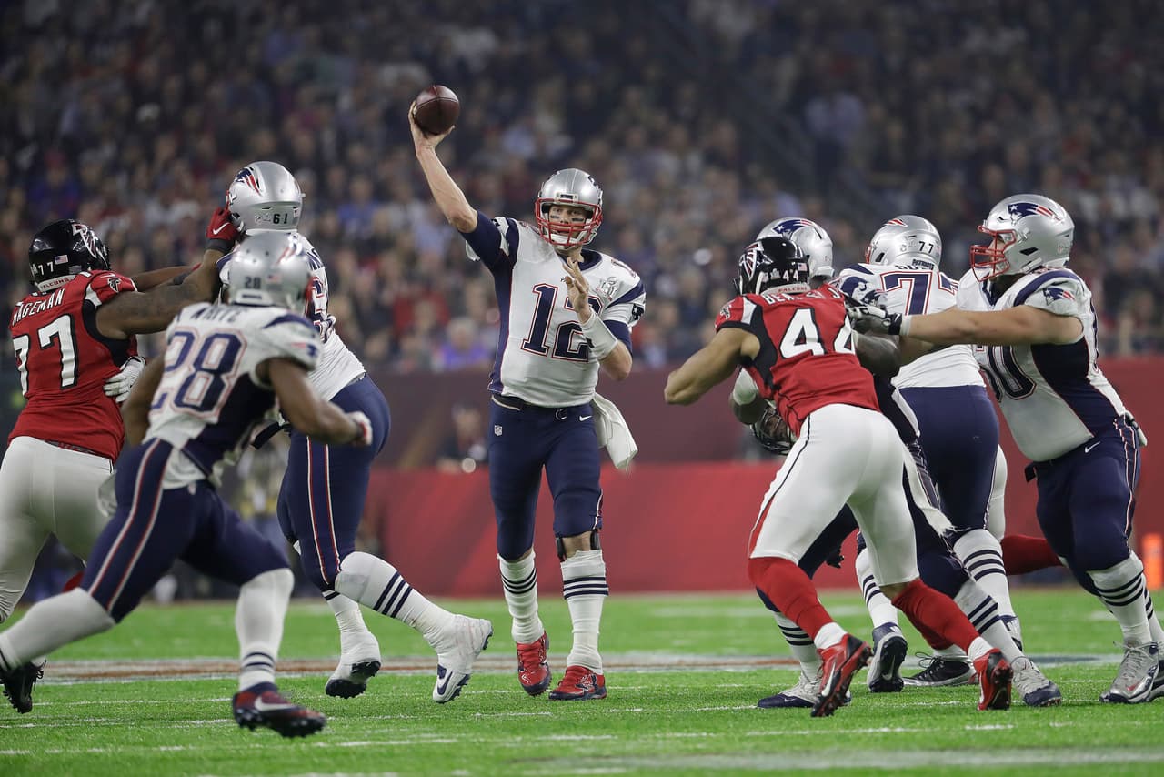 Brady regresó a los controles pero seguía sin mostrar precisión y Nueva Inglaterra salió rápido del campo con un increíble tres y fuera.