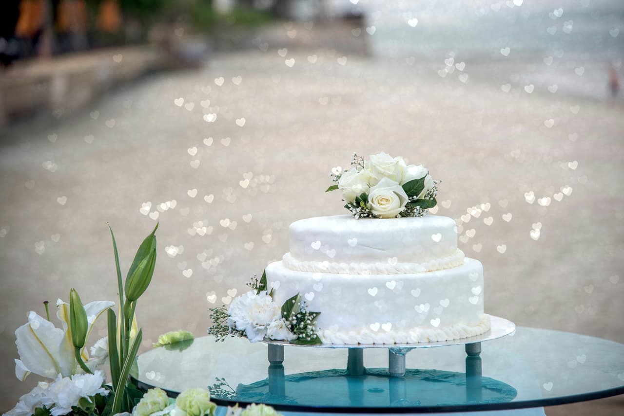 Estos expertos se especializan en cuidar cada detalle, desde seleccionar el menú hasta cómo presentarlo, para que las bodas en la playa sigan siendo uno de los conceptos de fiesta más deseados por las parejas y sus invitados.