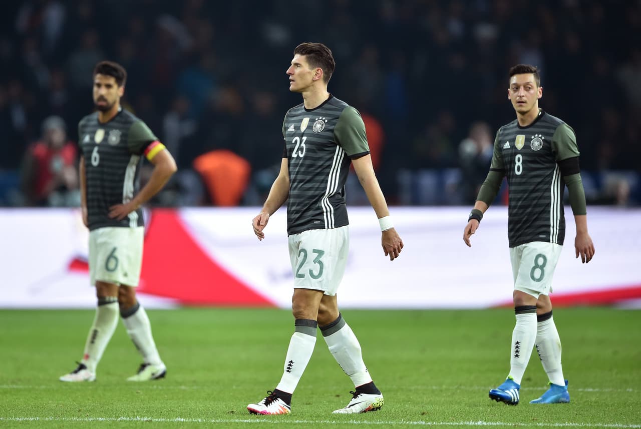 Sin embargo, Inglaterra no decayó y su juego fue en ascenso. El cuarto de hora final fue un recital inglés. Harry Kane acortó distancias y el atacante del Leicester Jamie Vardy marcó su primer gol con la selección para establecer el empate 2-2 que apagaba a los alemanes.
