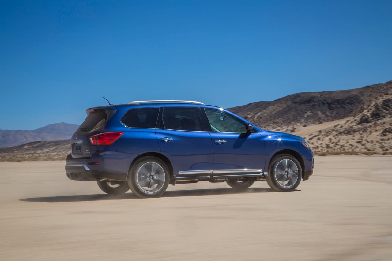 Nissan dice que a pesar de contar con 24 caballos de fuerza más que su predecesora, el consumo de la Pathfinder 2017 permanecerá igual. Las mejoras aerodinámicas sin duda jugaron un papel en este logro.