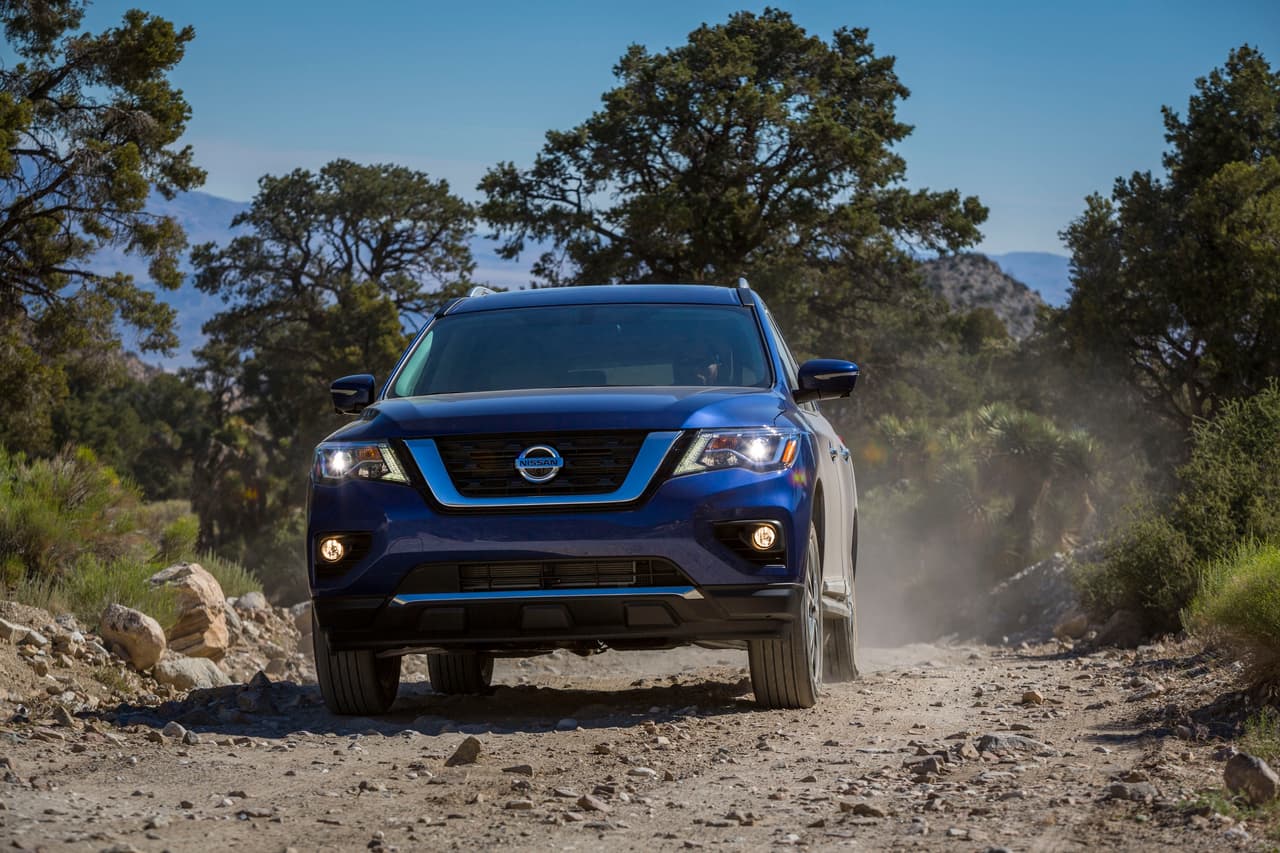 Con el modelo 2017, la parrilla V-Motion finalmente llegó al frente de la Nissan Pathfinder.