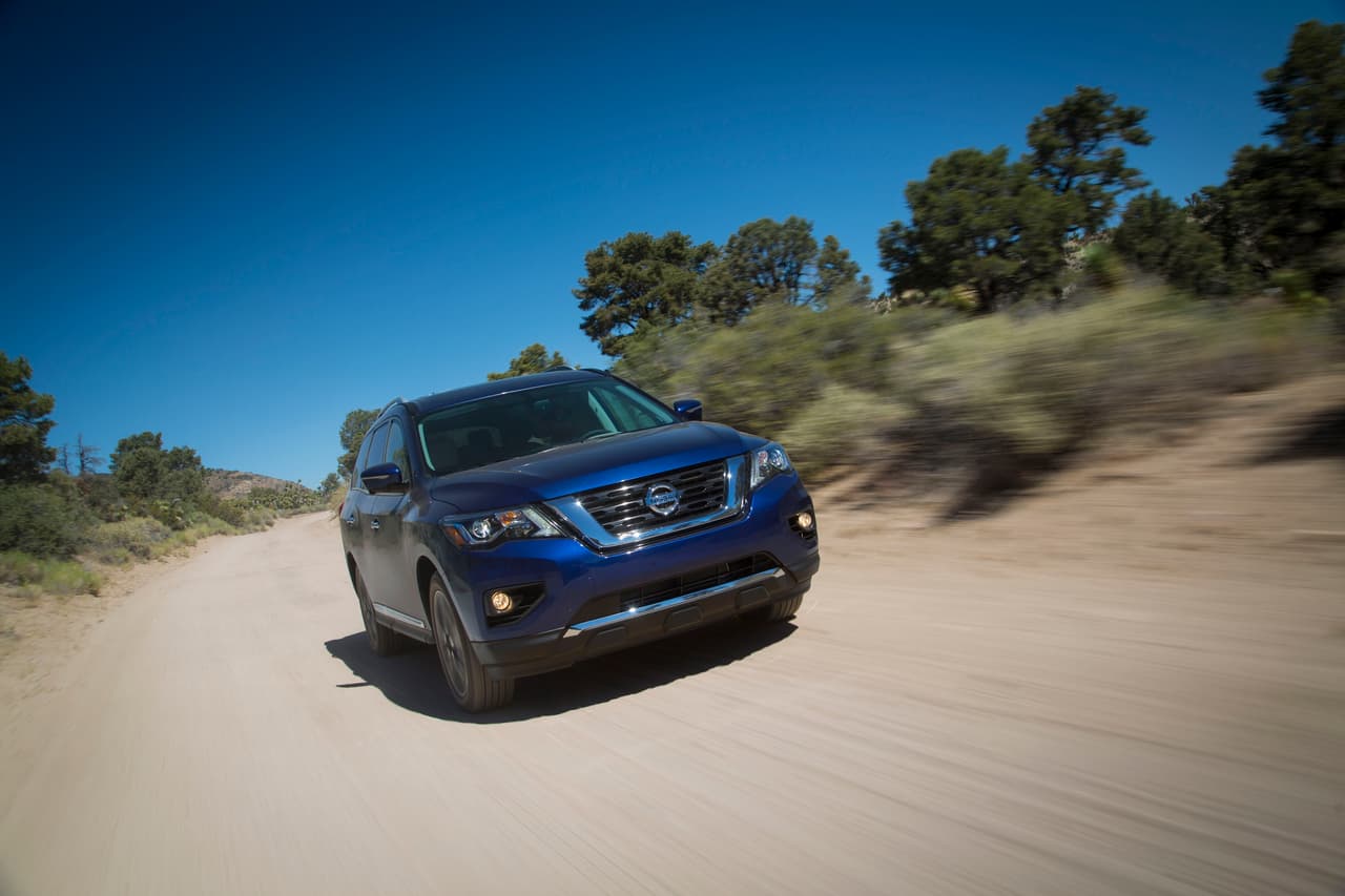 Con construcción monocuerpo, la Nissan Pathfinder 2017 cuenta con un manejo fácil y relajado.