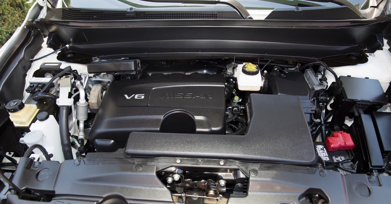 El gran cambio llega debajo del capó. El magnífico V6 de 3.5 litros de Nissan cuenta ahora con inyección de combustible directa, lo cual le da una ganancia total de potencia de 24 caballos de fuerza para un total de 284. El torque es de 256 lbs.-pie.