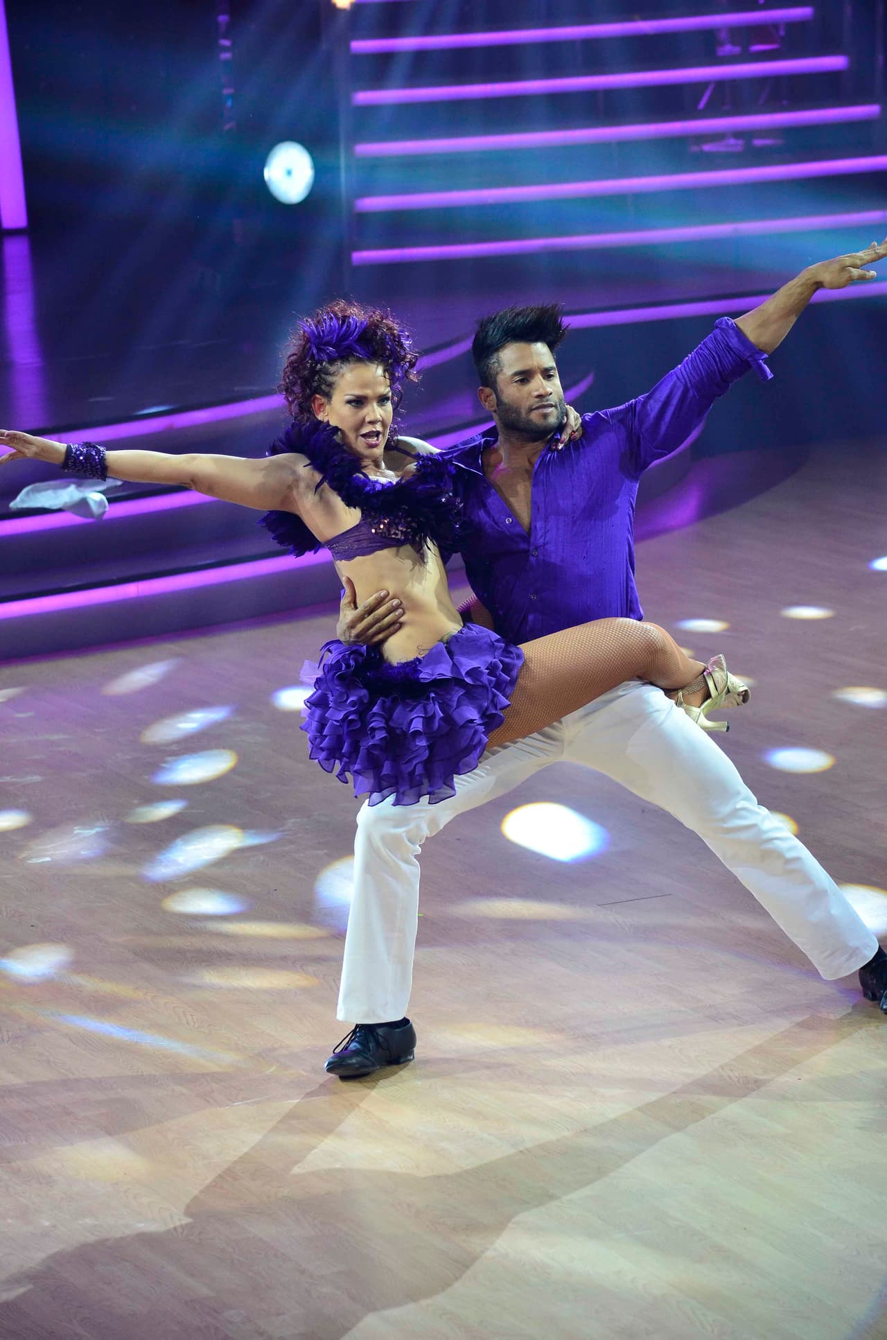 Para junio de ese mismo año, Niurka vuelve a participar en un concurso de baile, junto a Juventino Mendoza, a quien conoció en Mira Quién Baila.