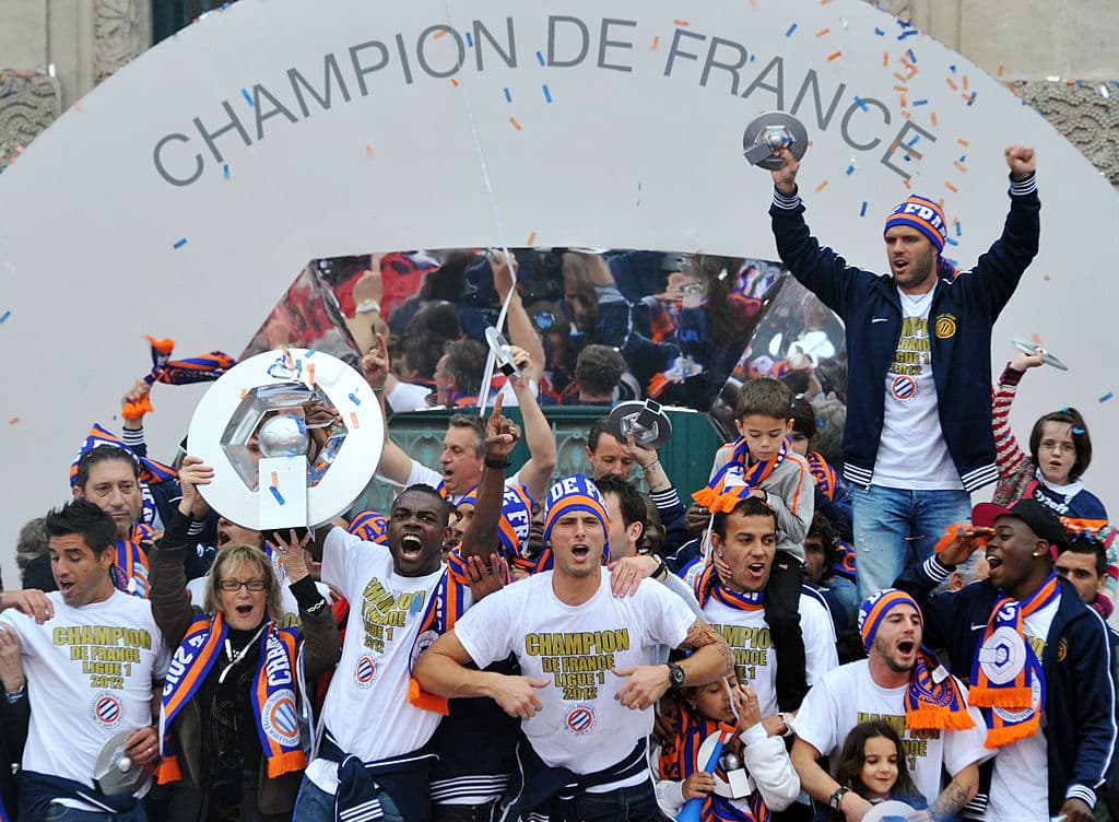 Recientemente en Francia, en la campaña 2011-12, el Montpellier consiguió su primer título de liga de la historia en una campaña en la que el Paris Saint Germain estrenaba propietario y que había hecho una inversión importante en futbolistas. Es recordada la frase del técnico René Girard al final del campeonato, “esto demuestra que no hay que temer a nadie y que el dinero no compra la felicidad”, dijo.