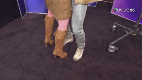 <span class="cms-h3-H3"><b>19. </b></span>Si hace dos años Rulli sorprendió a Angelique bailando bachata en los ensayos, imagínate este año que es el conductor cómo nos sorprenderá bailando.