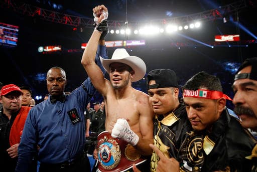 Gilberto 'Zurdo' Ramírez hizo historia al convertirse en el primer mexicano en ser campeón mundial supermedio. Oscar Valdez se consolidó al noquear a Evgeny Gradovich.