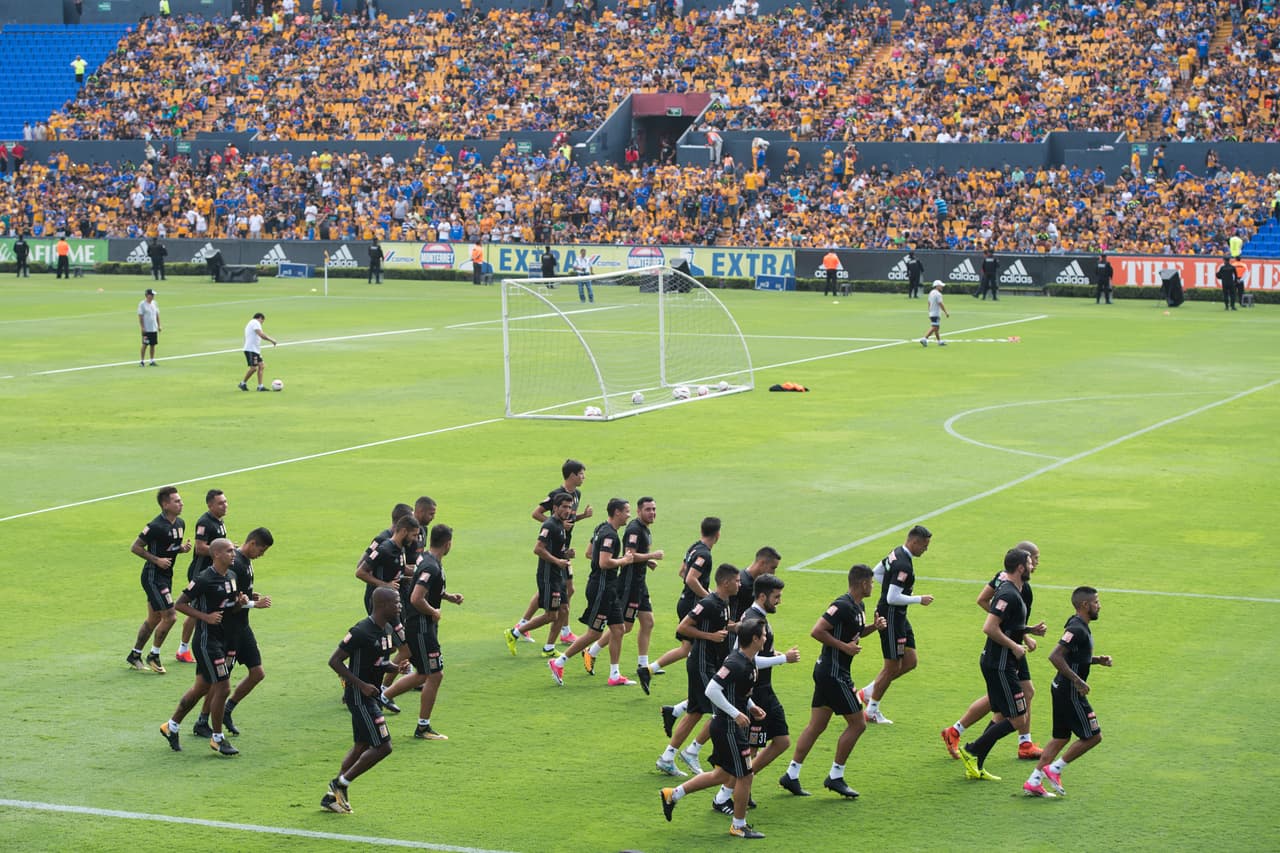 El entrenamiento frente a los fanáticos fue una nueva oportunidad para generar cercanía.