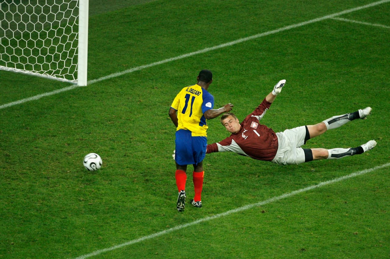 También recibió goles de 'La Tri' de Ecuador en el debut de la escuadra entonces dirigida por 'Bolillo' Gómez en Alemania 2006.