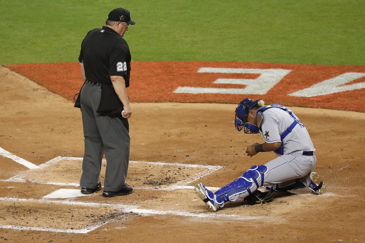 Ya durante el juego, el receptor de los Reales de Kansas City, Salvador Pérez, recibió un pelotazo en la mano que afortunadamente no tuvo mayores consecuencias.