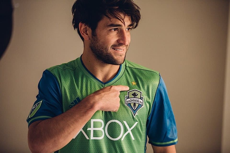 Nicolás Lodeiro señala la estrella que celebra el campeonato de 2016. (Facebook | Seattle Sounders FC)