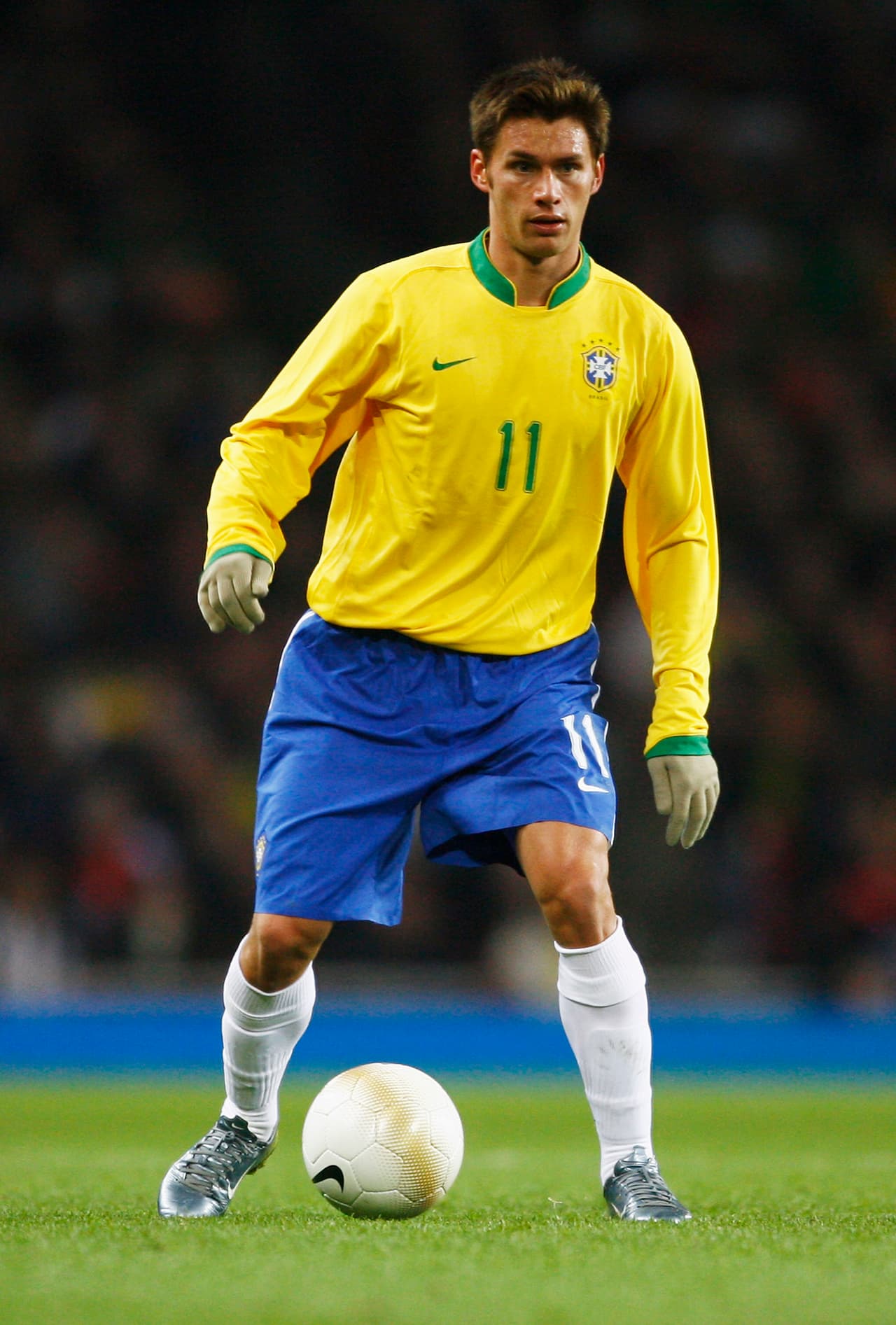 3) RAFAEL SÓBIS | Potencial: 96 | Aunque muchos no lo crean, el exdelantero de Tigres era una de las promesas del FIFA 07, cuando apenas tenía 21 años de edad y jugaba para el Betis.