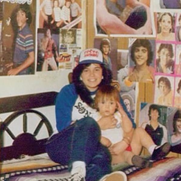 A los 15 años quedó embarazada de su entonces pareja José Trinidad Marín Quintero, lo que le cambió sus planes a futuro.