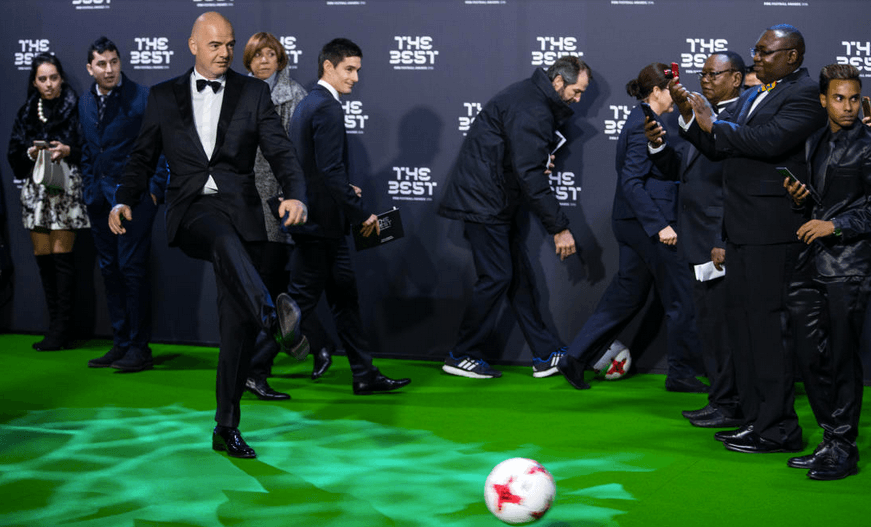 A diferencia del Balón de Oro, el premio The Best es una elección entre los fanáticos registrados en FIFA.com, los entrenadores y capitanes nacionales y la prensa.