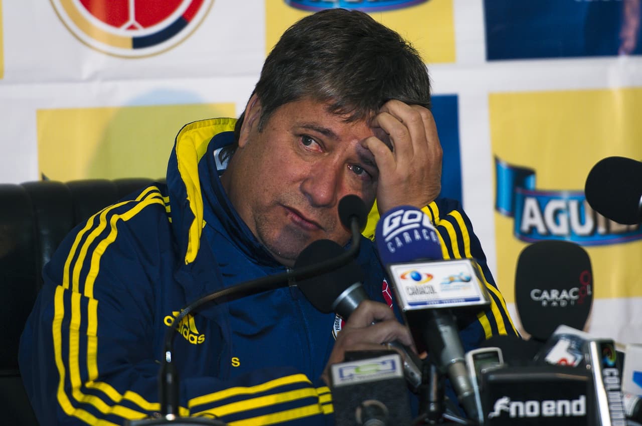 A pesar de una decorosa presentación en la Copa América de 2011 en Argentina, Gómez fue protagonista de un escándalo personal que lo dejó por fuera del banquillo técnico. Quedó en el escarnio de la opinión pública colombiana.