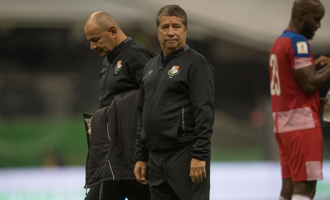 Se acabó el primer tiempo y el empate era buen negocio para los centroamericanos.