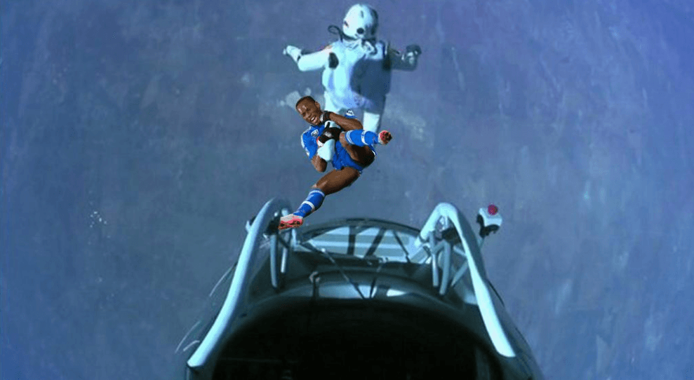 La toma de Didier Drogba funciona incluso ante la fuerza de gravedad. Estas imágenes que envía la NASA lo comprueba.