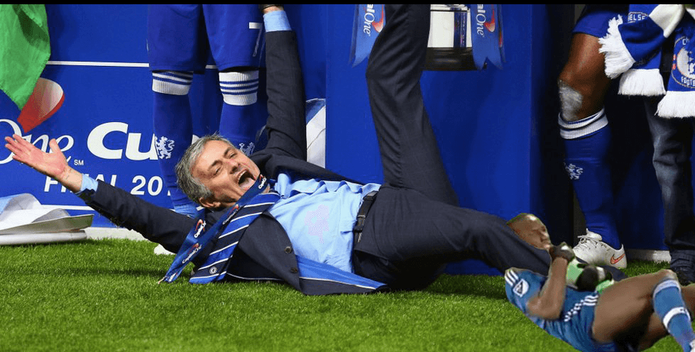 Aparentemente Jose Mourinho habría sido la primera víctima de Drogba, en tiempos compartidos en Stamford Bridge. Mou fue "el elegido".