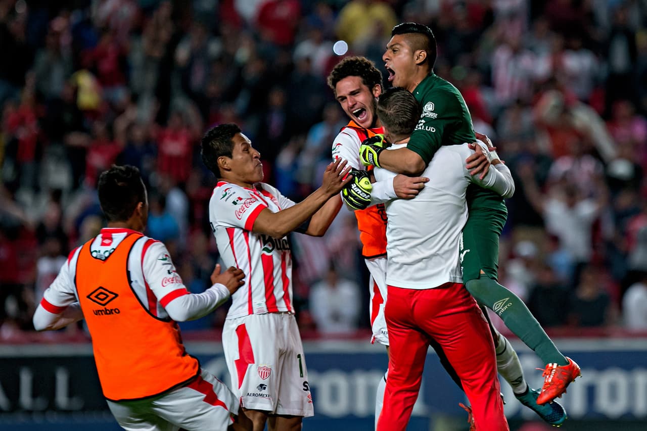 Jugadores del Necaxa festejando su victoria ante Xolos.